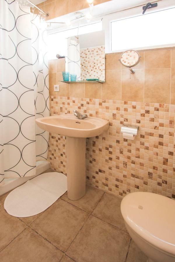 A Ensuite Apartment Con Zona De Patio Аресифе Екстериор снимка