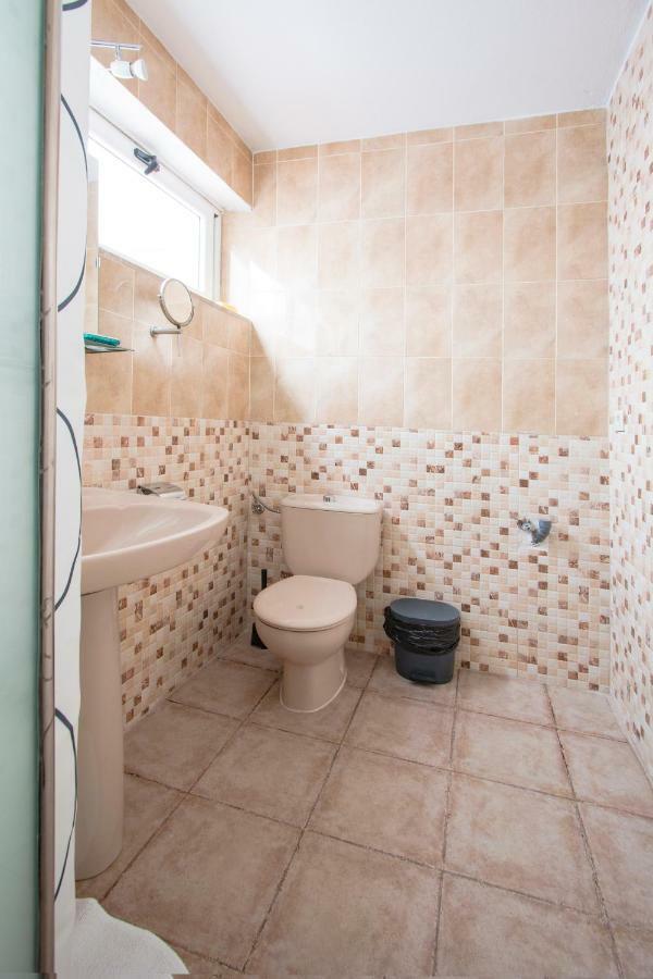 A Ensuite Apartment Con Zona De Patio Аресифе Екстериор снимка